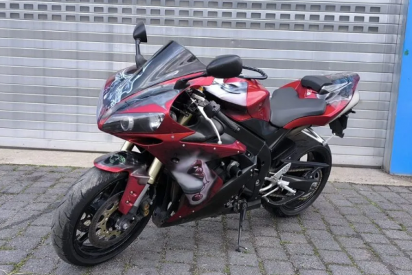 В продаже Мотоцикл Yamaha YZF-R1 2004 г из Германии